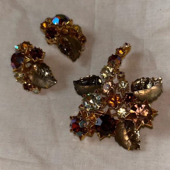 Vintage Austria Signed of Glass Rhinestone beautiful Gold Metal Brooch,Earrings - Picture 3 of 15